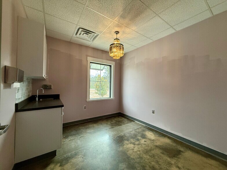 More Photos Of 2105 Juniper Lake Rd, West End Medical For Lease