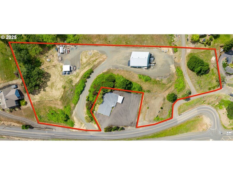 More Photos Of 161 Heritage Way, Roseburg Light Manufacturing For Sale
