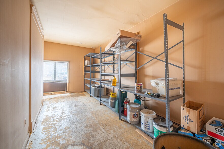 More Photos Of 118 Cass St, Woodstock Storefront For Sale