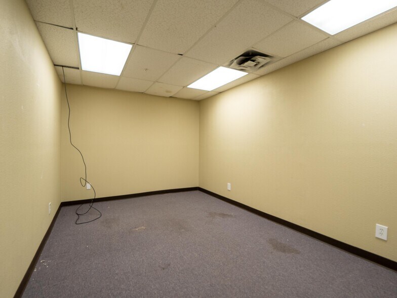 More Photos Of 122 E Carl Albert Pky, Mcalester Office For Sale