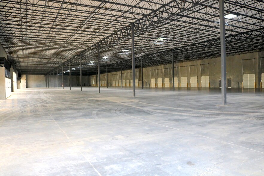 More Photos Of 9373 Laredo Ave, Fort Myers Warehouse For Lease