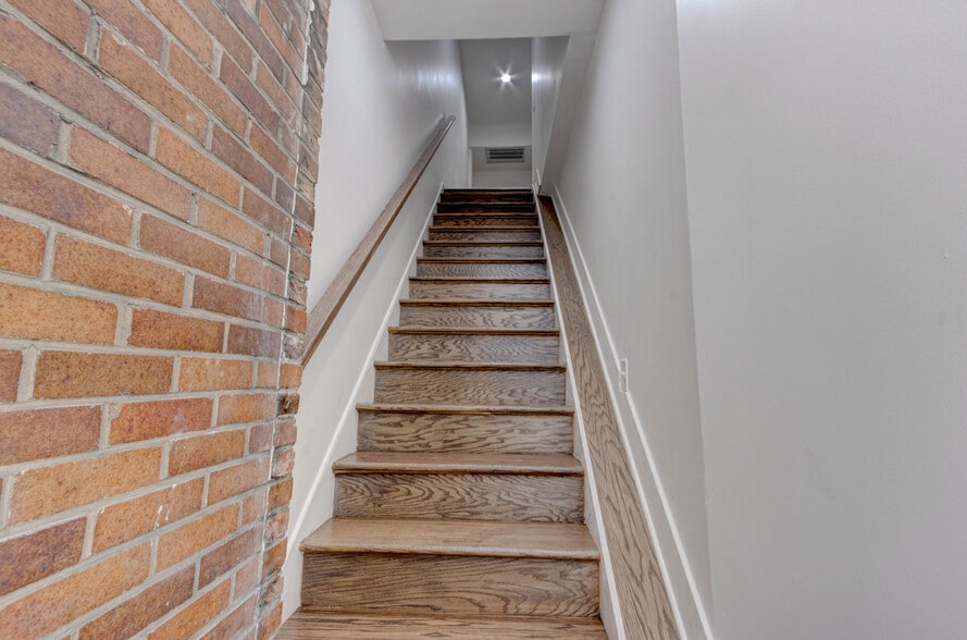 More Photos Of 833 N Howard St, Baltimore Storefront Retail Office For Lease