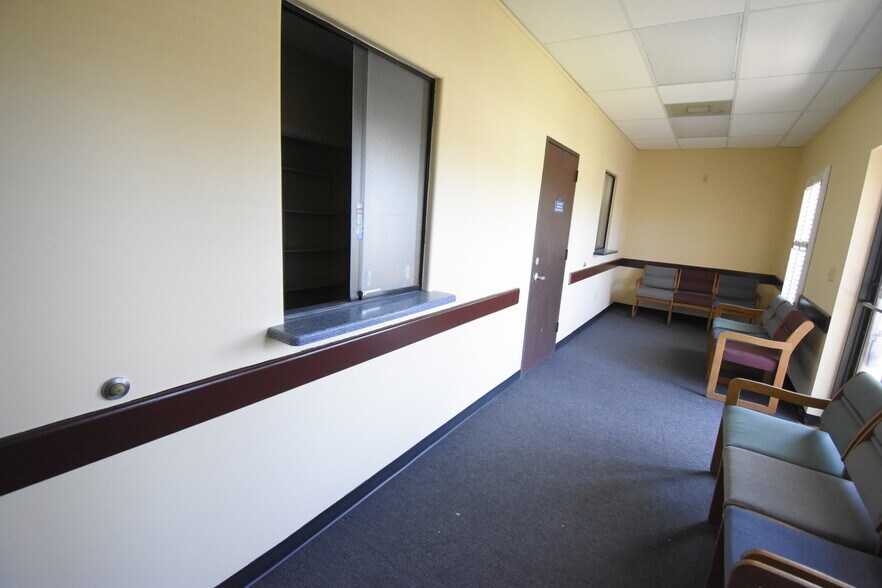 More Photos Of 10407 W Fairmont Pky, La Porte Medical For Lease