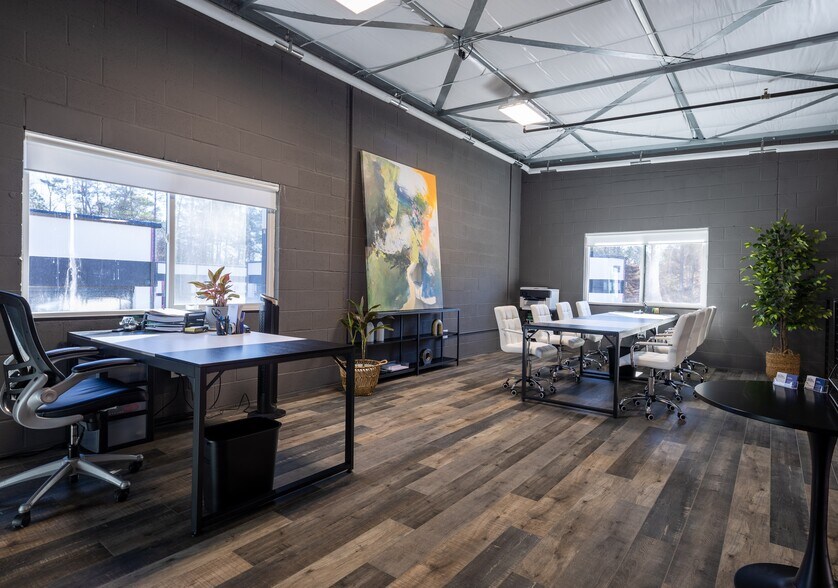 More Photos Of 5705-5765 Stables Way, Alpharetta Showroom For Sale