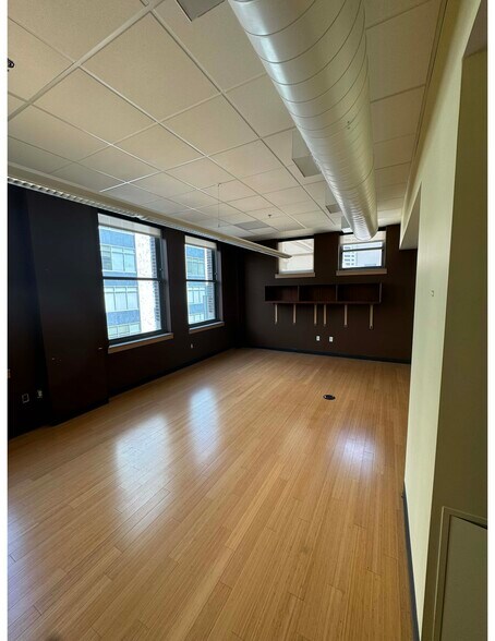 More Photos Of 908 Baltimore Ave, Kansas City Office For Sale