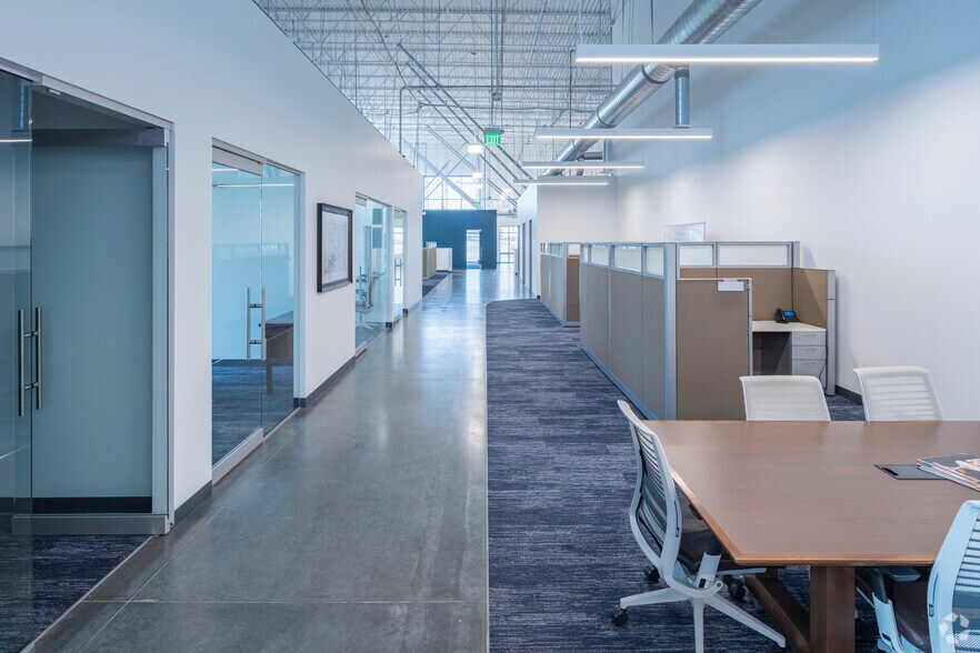 More Photos Of 14820 Compark Blvd, Parker Industrial For Sale