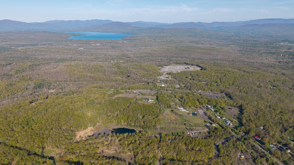 More Photos Of 167 Hill Rd, Kingston Sports And Entertainment For Sale