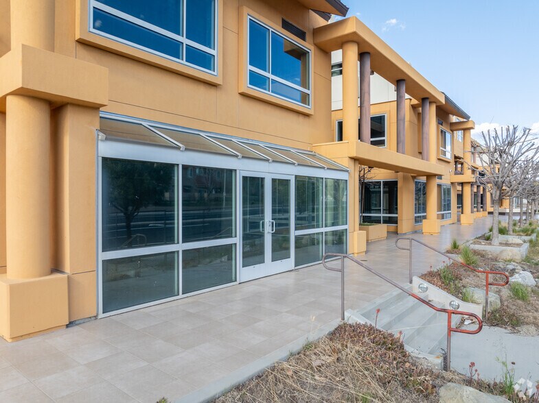 More Photos Of 17901 Soledad Canyon Rd, Santa Clarita Office For Sale