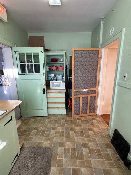 More Photos Of 9 Caulfield Ave, Camdenton Storefront Retail Office For Sale