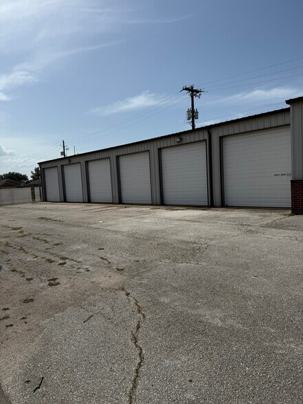 More Photos Of 4005 N Navarro St, Victoria Warehouse For Lease