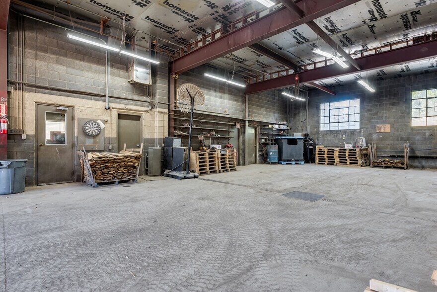 More Photos Of 77 N Market St, Nanticoke Distribution For Lease
