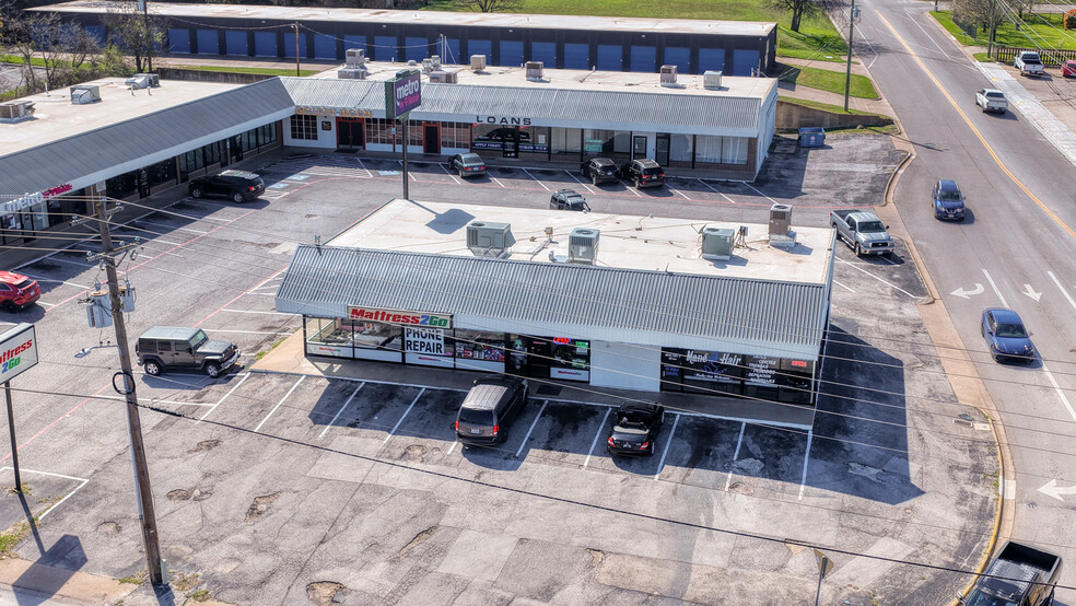 More Photos Of 1402-1418 S Main St, Weatherford Unknown For Lease