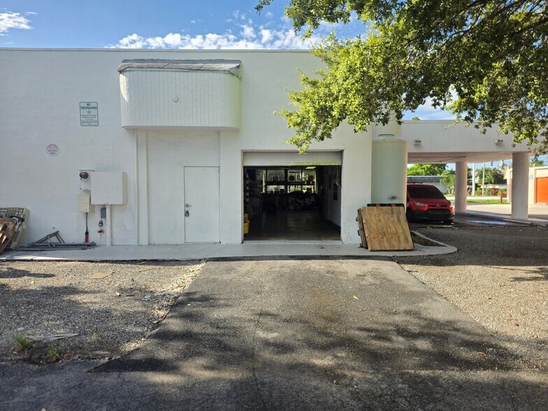 More Photos Of 1820 Lake Worth Rd, Lake Worth Office For Lease