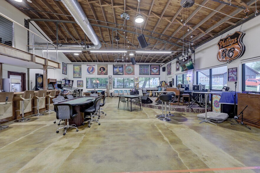 More Photos Of 102 S Wall Ave, Joplin Office For Sale