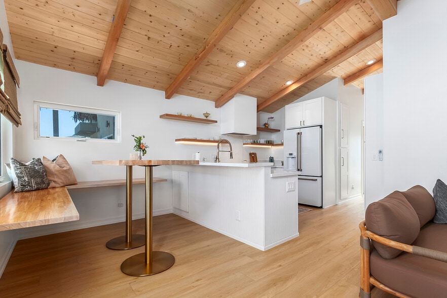 More Photos Of 3795 Ocean Front Walk, San Diego Apartments For Sale