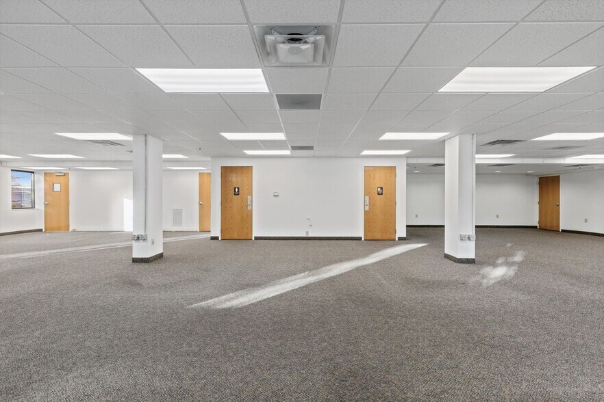 More Photos Of 1701 Louisville Dr, Knoxville Light Distribution For Lease