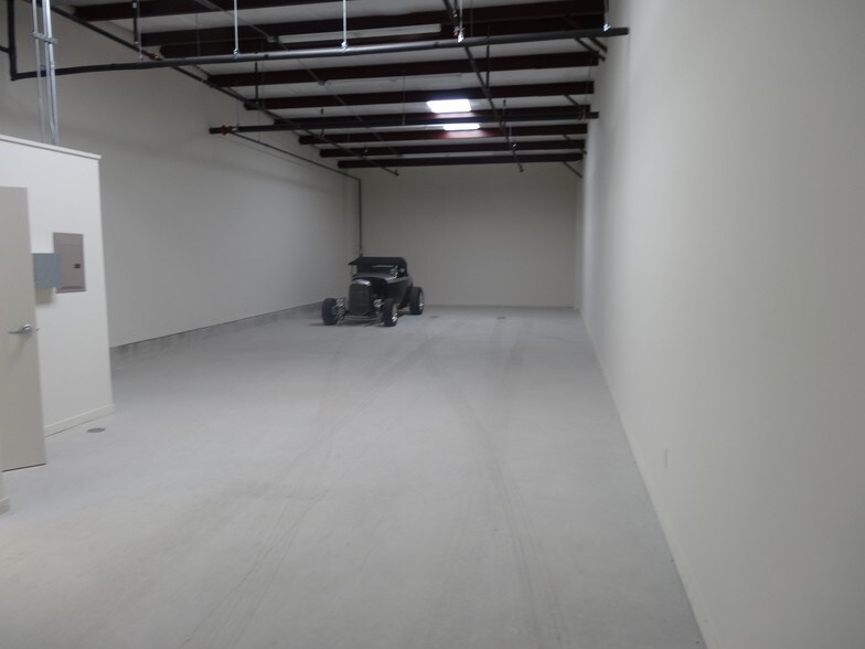 More Photos Of 540 Sandau Rd, San Antonio Light Manufacturing For Lease