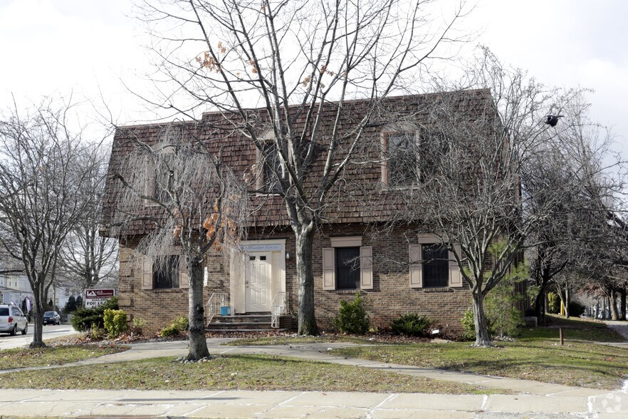 More Photos Of 100 Grove St, Elizabeth Medical For Lease