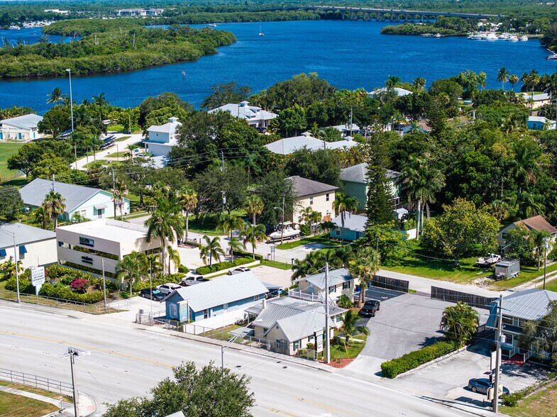 More Photos Of 900 SW Martin Downs Blvd, Palm City Freestanding For Lease