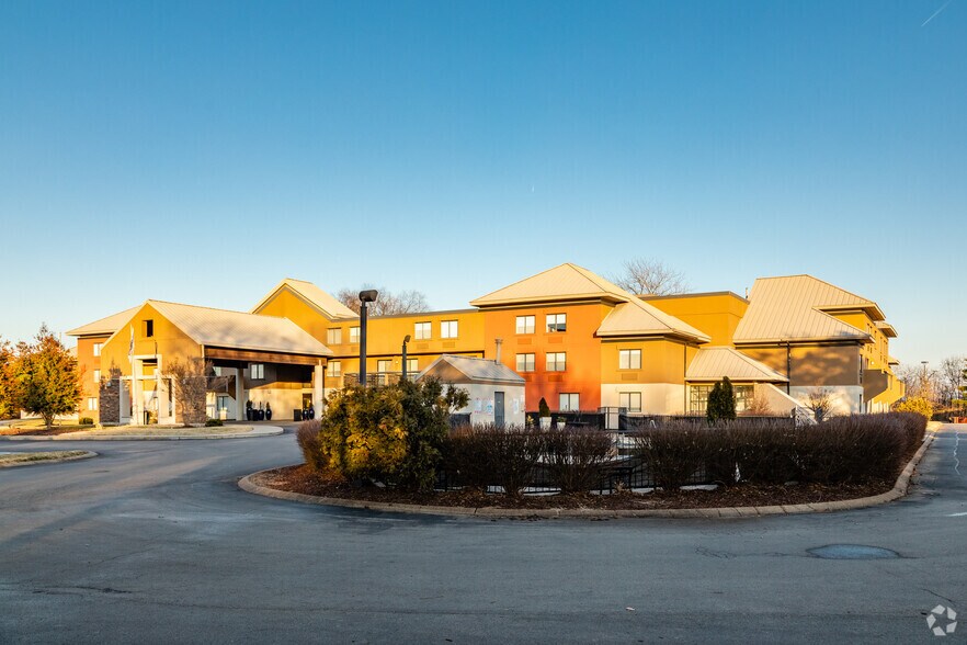 More Photos Of 1111 Airport Center Dr, Nashville Hotel For Sale