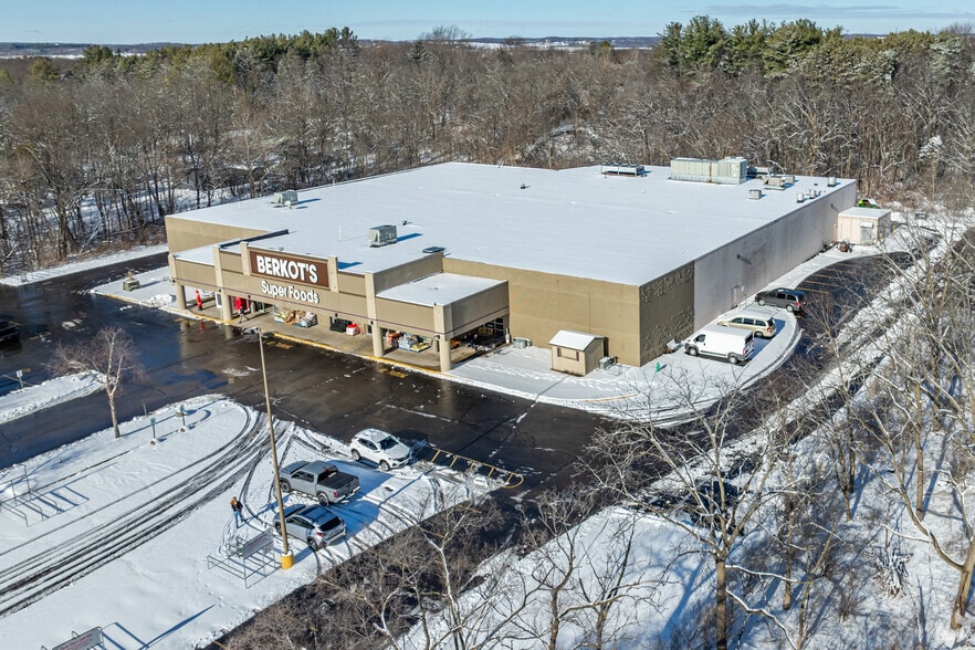 More Photos Of 690 W State St, Burlington Supermarket For Sale
