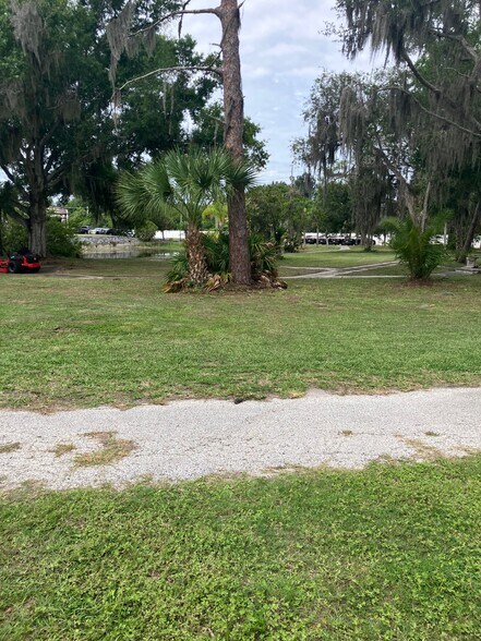 More Photos Of 126 21st St SE, Ruskin Land For Lease