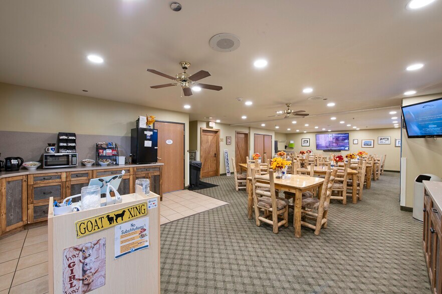 More Photos Of 1424 W Pine St, Pinedale Hotel For Sale