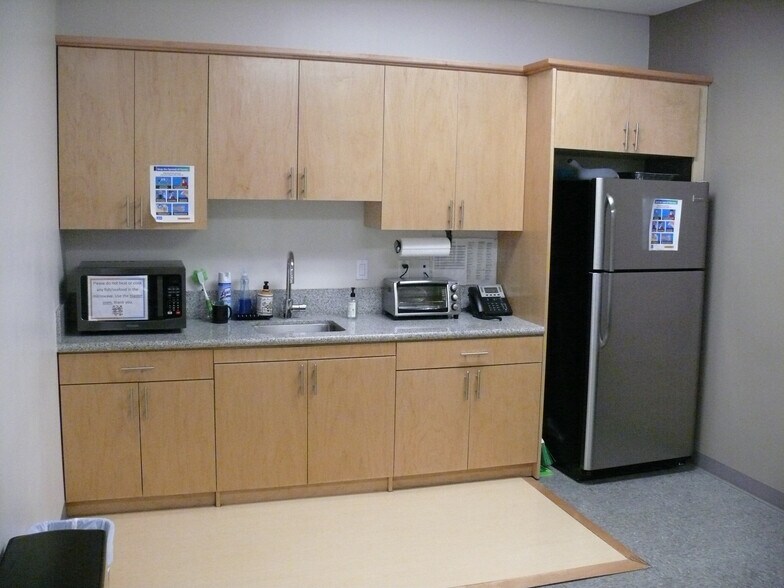 More Photos Of 719 N Victory Blvd, Burbank Office For Lease