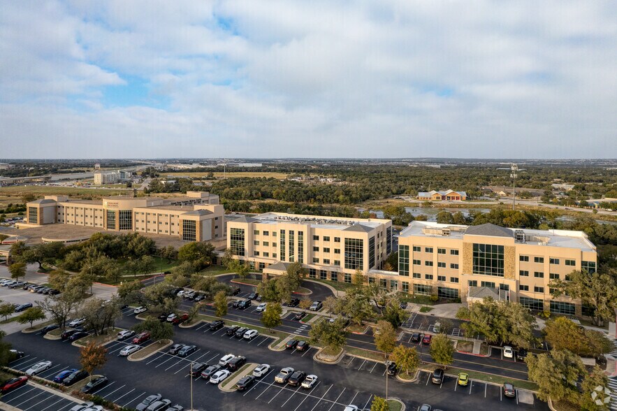 More Photos Of 1401 E Medical Pky, Cedar Park Medical For Lease