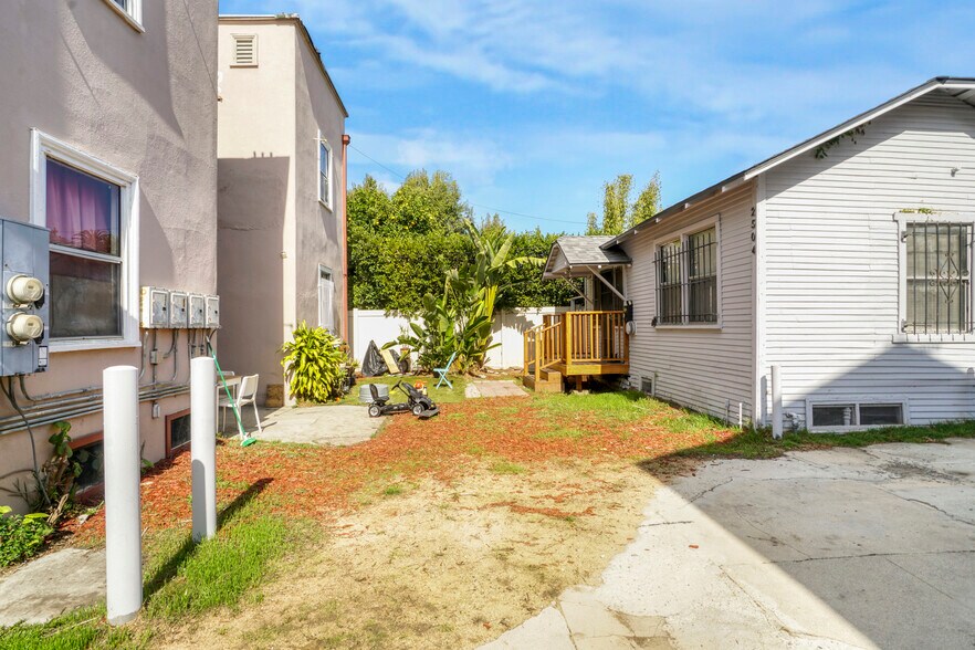 More Photos Of 2506 S Budlong Ave, Los Angeles Apartments For Sale