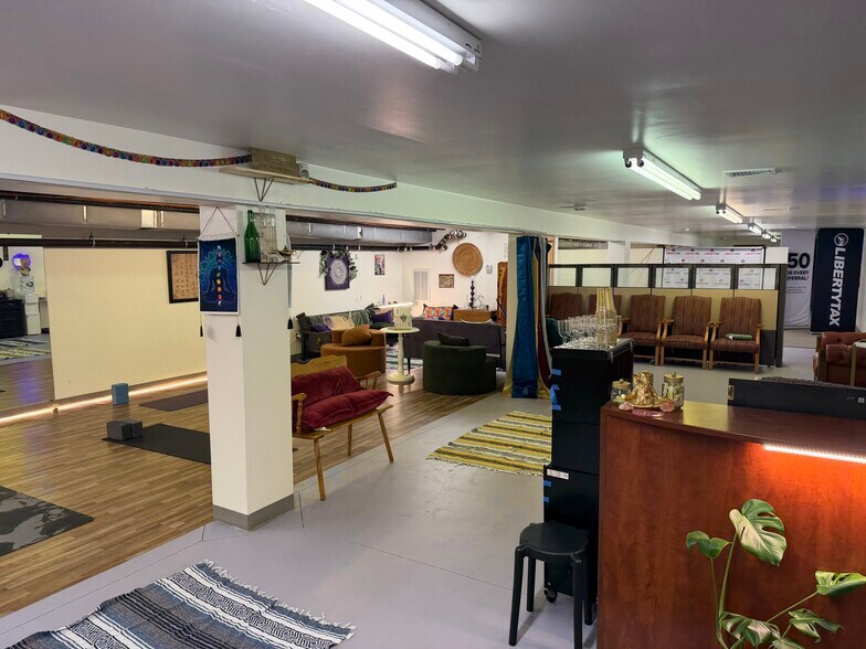 More Photos Of 73 Canal St, Millbury Showroom For Lease