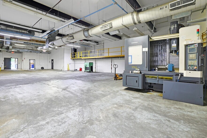 More Photos Of 1 Lawton St, Yonkers Manufacturing For Sale