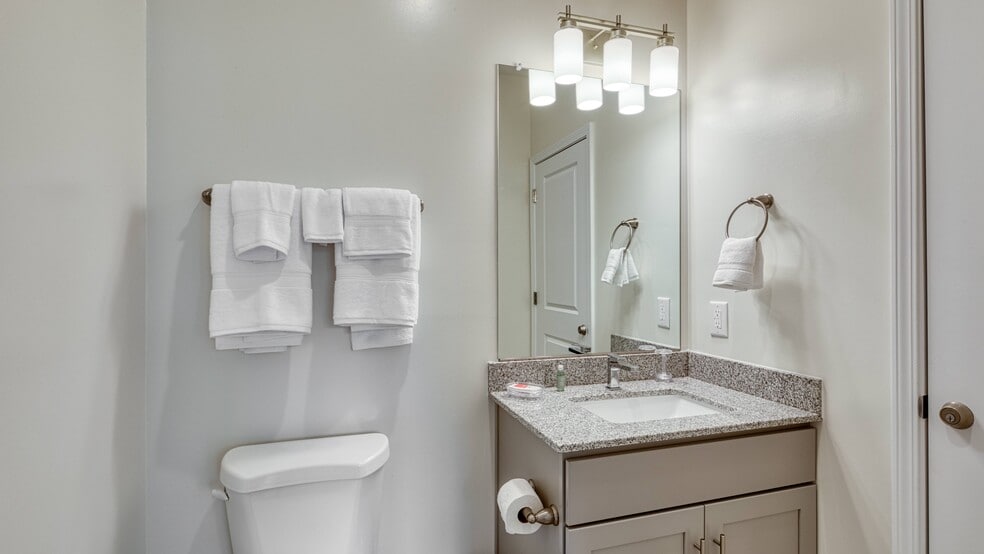 More Photos Of 5401 Commonwealth Centre Pky, Midlothian Apartments For Sale