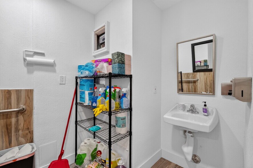 More Photos Of 16811 NE 6th Ave, Miami Office For Sale