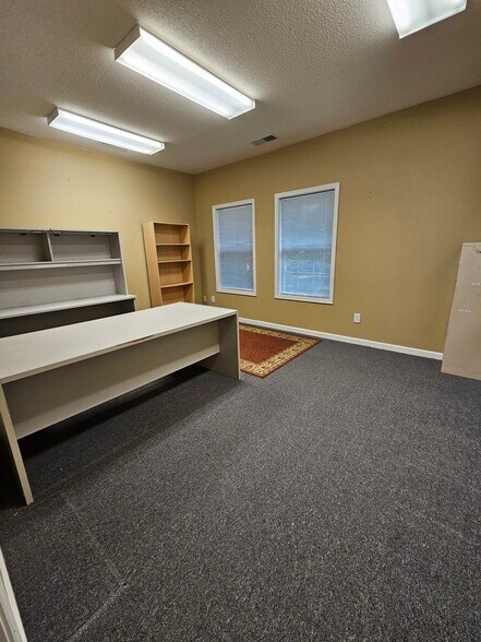 More Photos Of 500 W Lanier Ave, Fayetteville Office For Sale