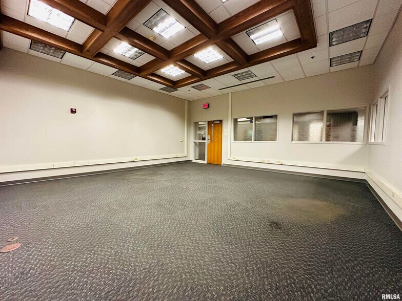 More Photos Of 113 SW Adams St, Peoria Office For Sale