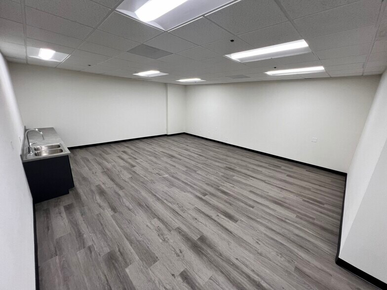 More Photos Of 11070 Mulberry Ave, Fontana Warehouse For Lease