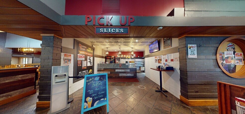 More Photos Of 300 Veterans Pky, Bolingbrook Restaurant For Sale