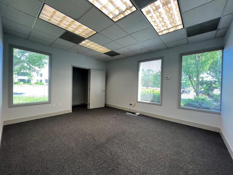 More Photos Of 415 Knollcrest Dr, Redding Office For Sale