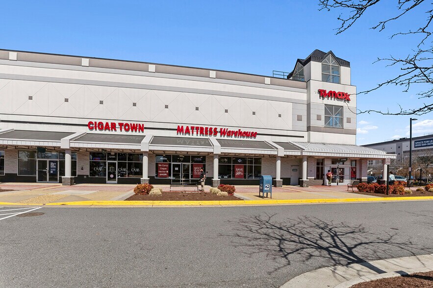 More Photos Of 12100-12220 W Fairfax Towne Center, Fairfax Unknown For Lease