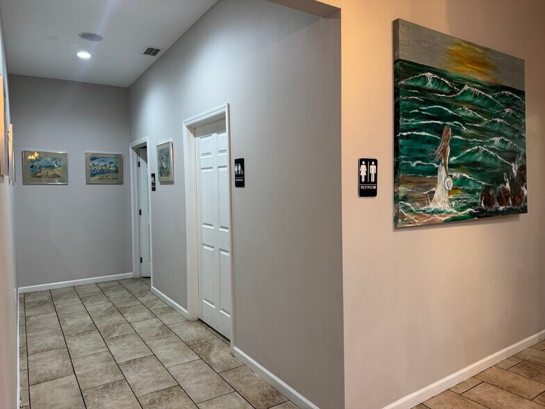 More Photos Of 165 N Yonge St, Ormond Beach Freestanding For Sale