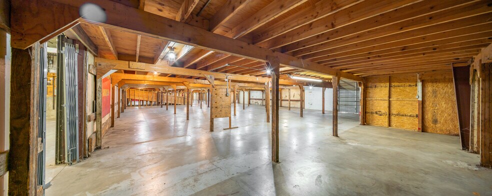 More Photos Of 2516 9th St, Great Bend Warehouse For Sale