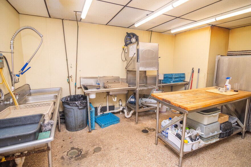 More Photos Of 881 National Rd, Bridgeport Restaurant For Sale