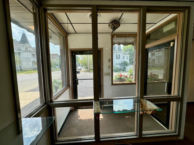 More Photos Of 194 Guy Park Ave, Amsterdam General Retail For Sale