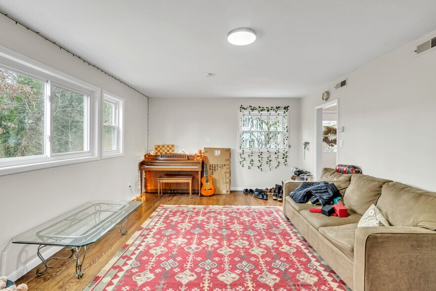 More Photos Of 380 W Outer Dr, Oak Ridge Apartments For Sale