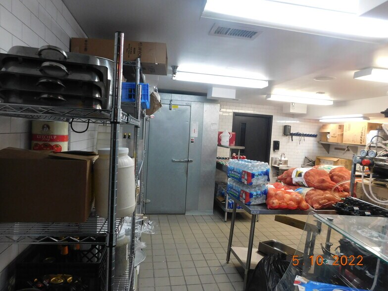 More Photos Of 542 Crescent Blvd, Glen Ellyn Restaurant For Sale