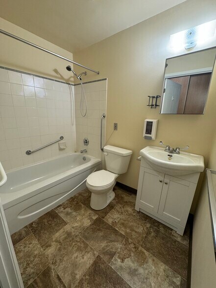 More Photos Of 725 Gibralter St, Norfolk Flex For Sale