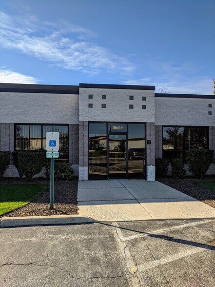 More Photos Of 10609 W 159th St, Orland Park Flex For Sale