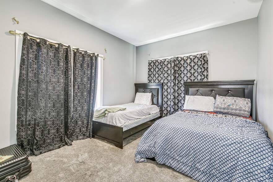 More Photos Of 1500 W Broadway Ave, Minneapolis Storefront Retail Residential For Sale