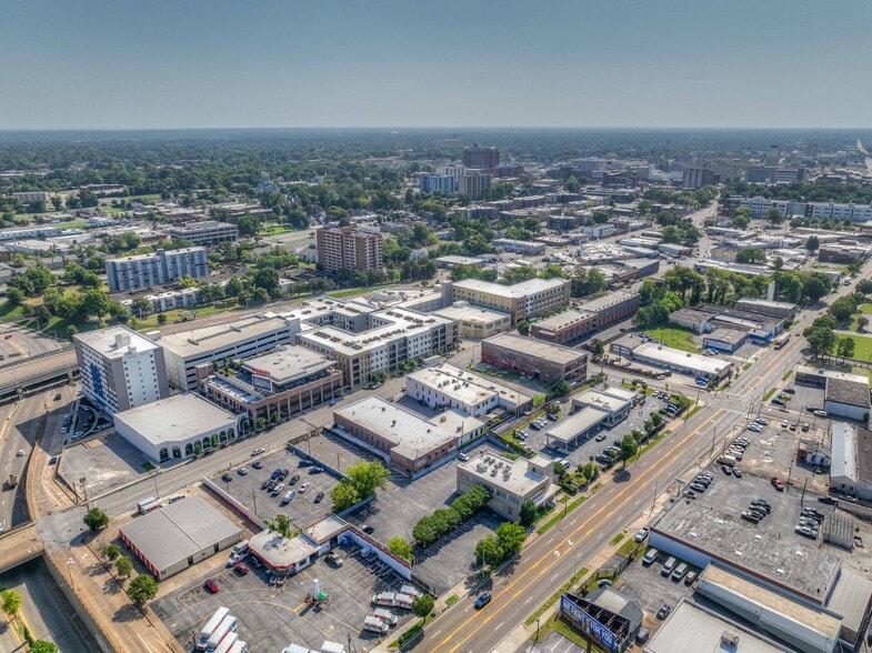 More Photos Of 405 Monroe Ave, Memphis Showroom For Sale